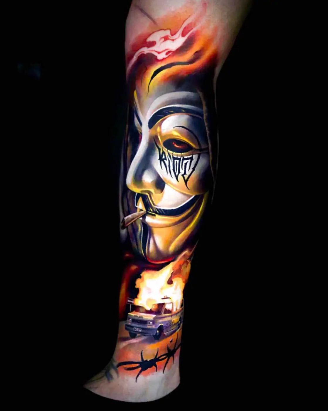 Masked portrait leg